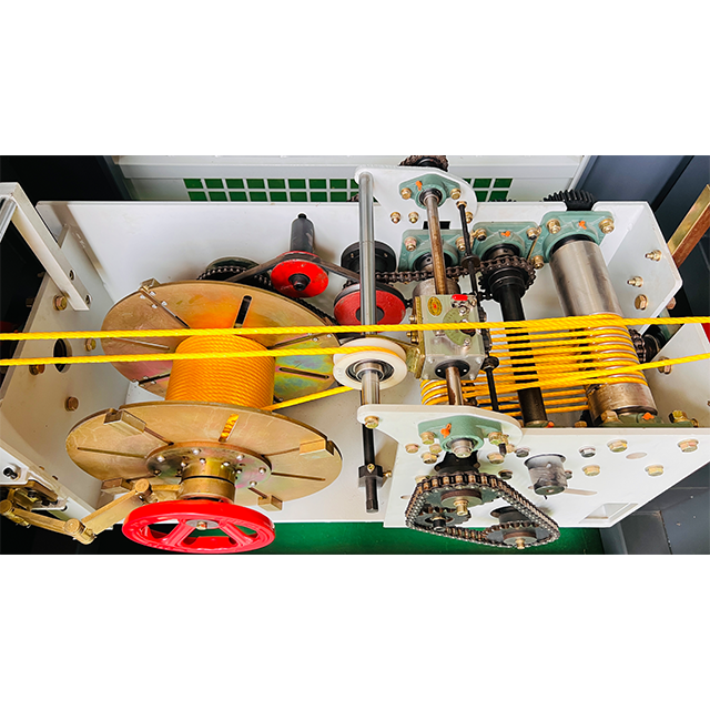 用于制造 4–10mm 塑料扭绳的紧凑型制绳机